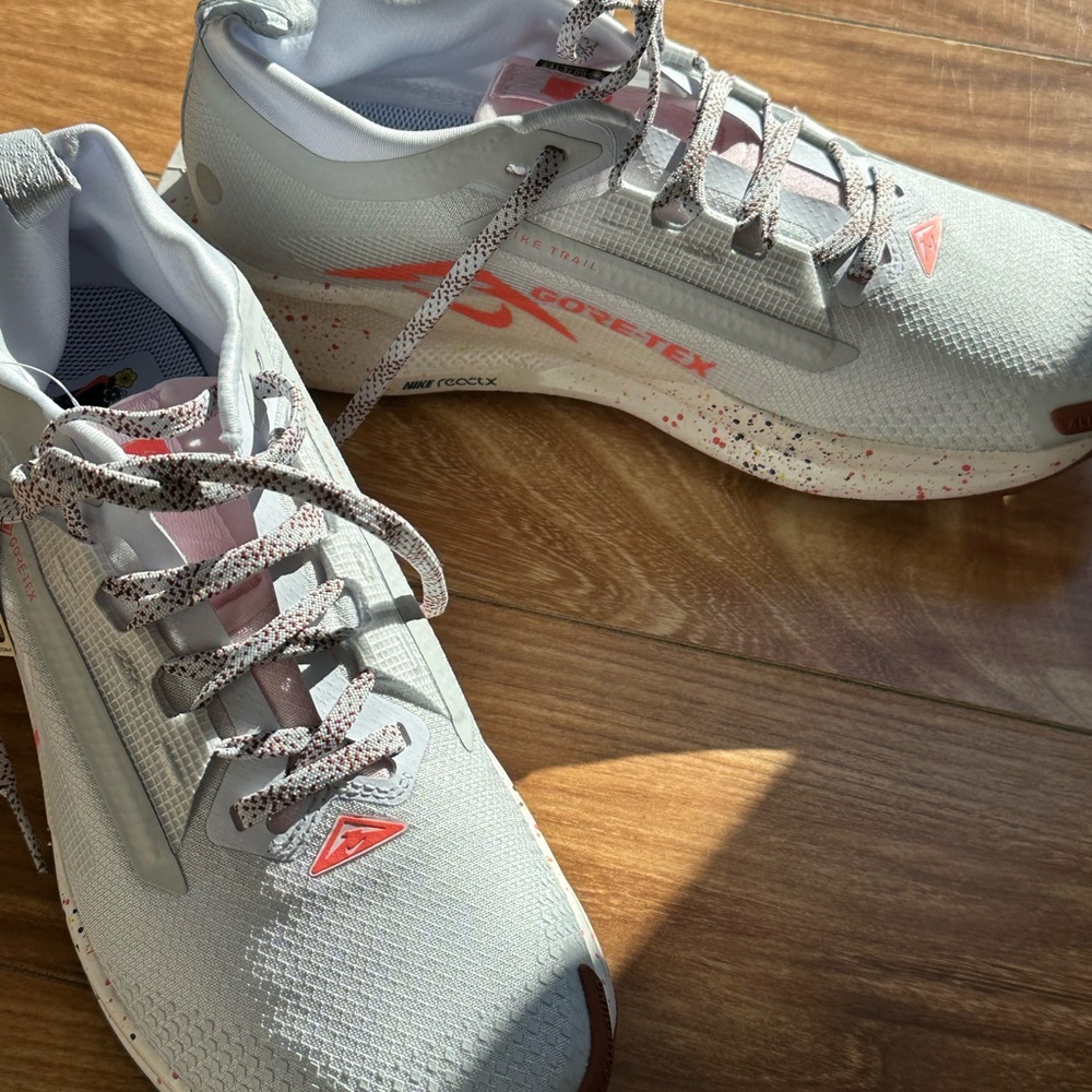 Nike Women's Gray and Pink Athletic Shoes